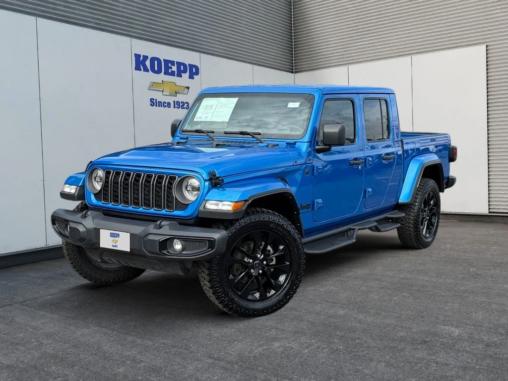 Used 2025 Hydro Blue Pearlcoat Jeep Nighthawk image 1