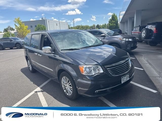 2014 Chrysler Town & Country Touring-L's photo