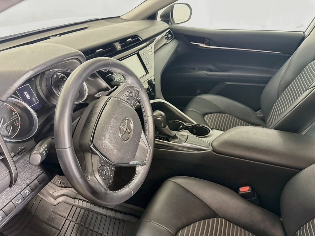 Used 2019 White Toyota  image 9