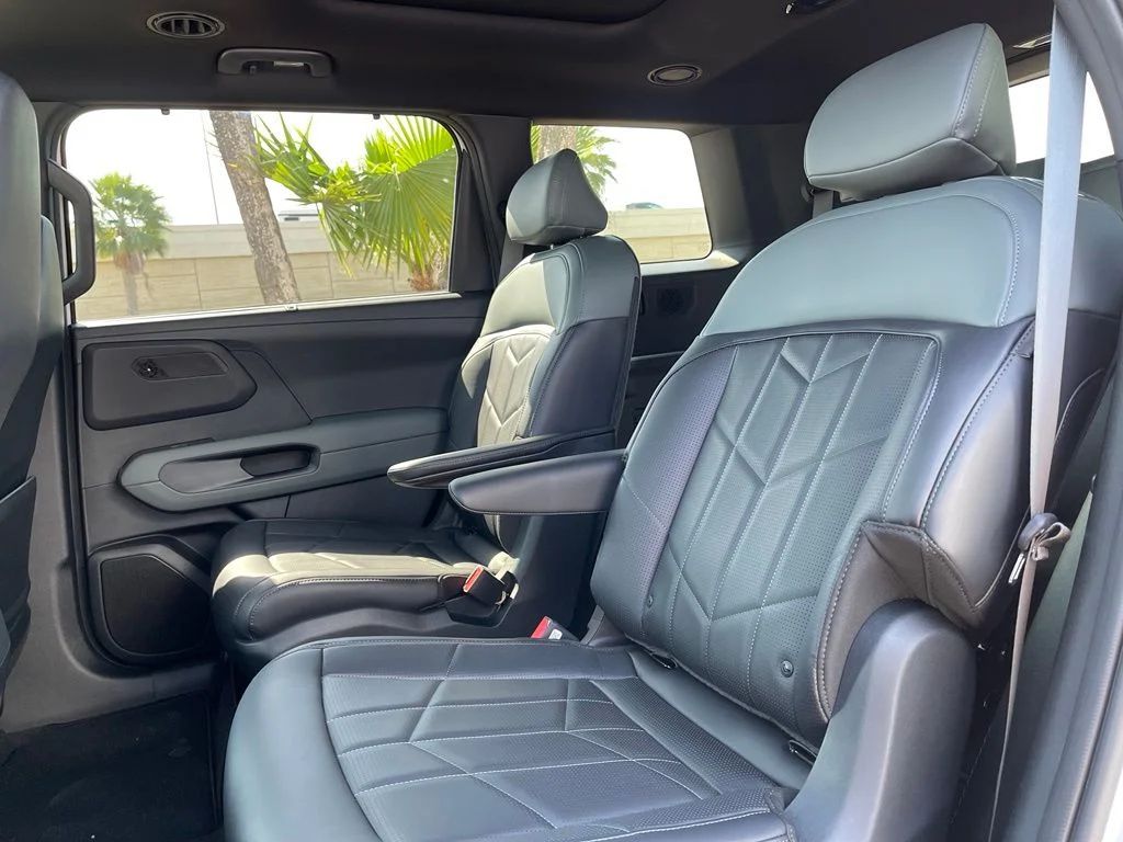 New 2027 White Kia  image 19
