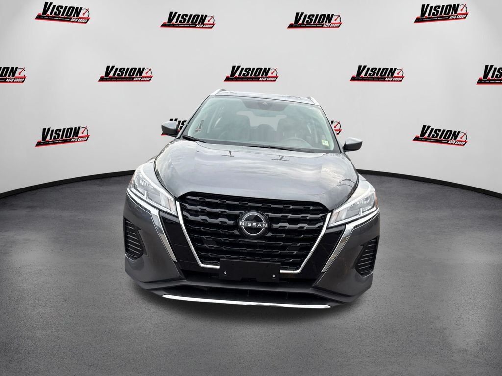 Used 2024 Gray Nissan SV image 2