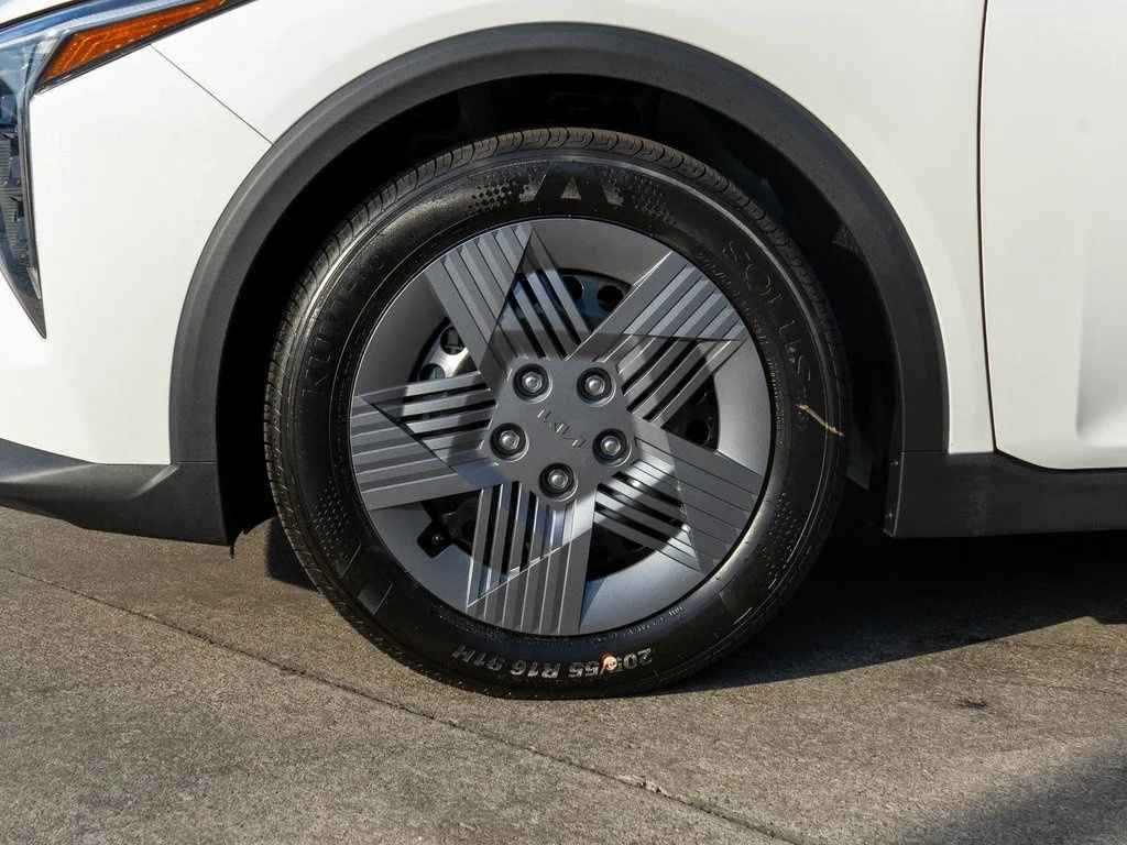 2025 Kia K4 LX - Photo 24