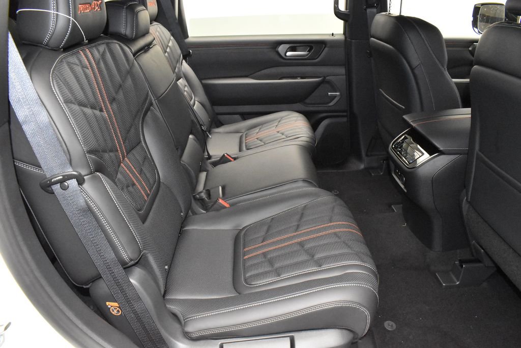 New 2026 Aspen White TriCoat / Super Black Two-tone Nissan PRO-4X® image 32
