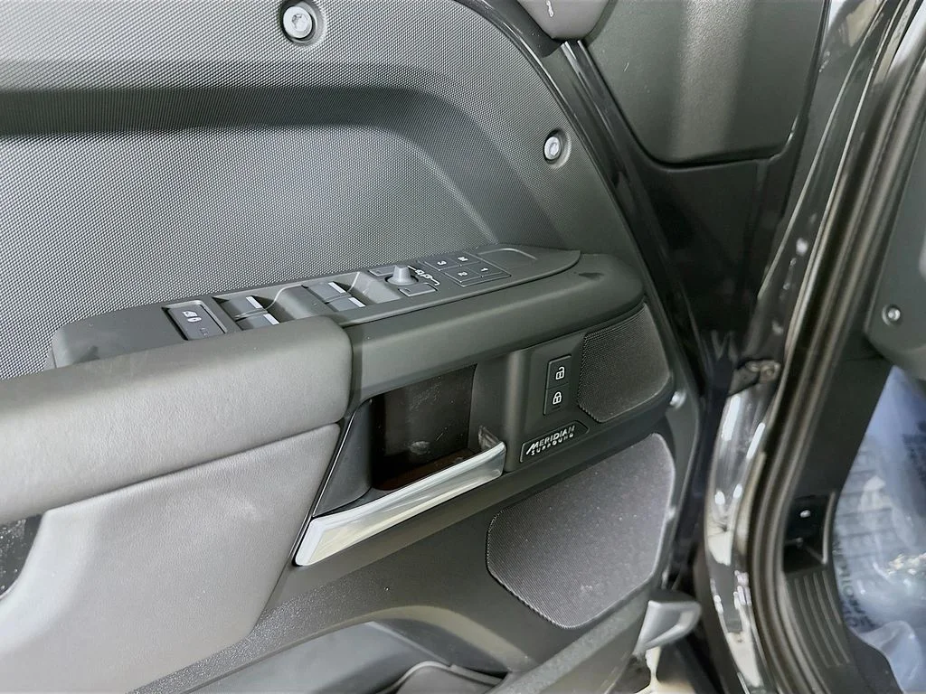 Used 2026 Carpathian Gray Premium Metallic Land Rover X-Dynamic SE image 23