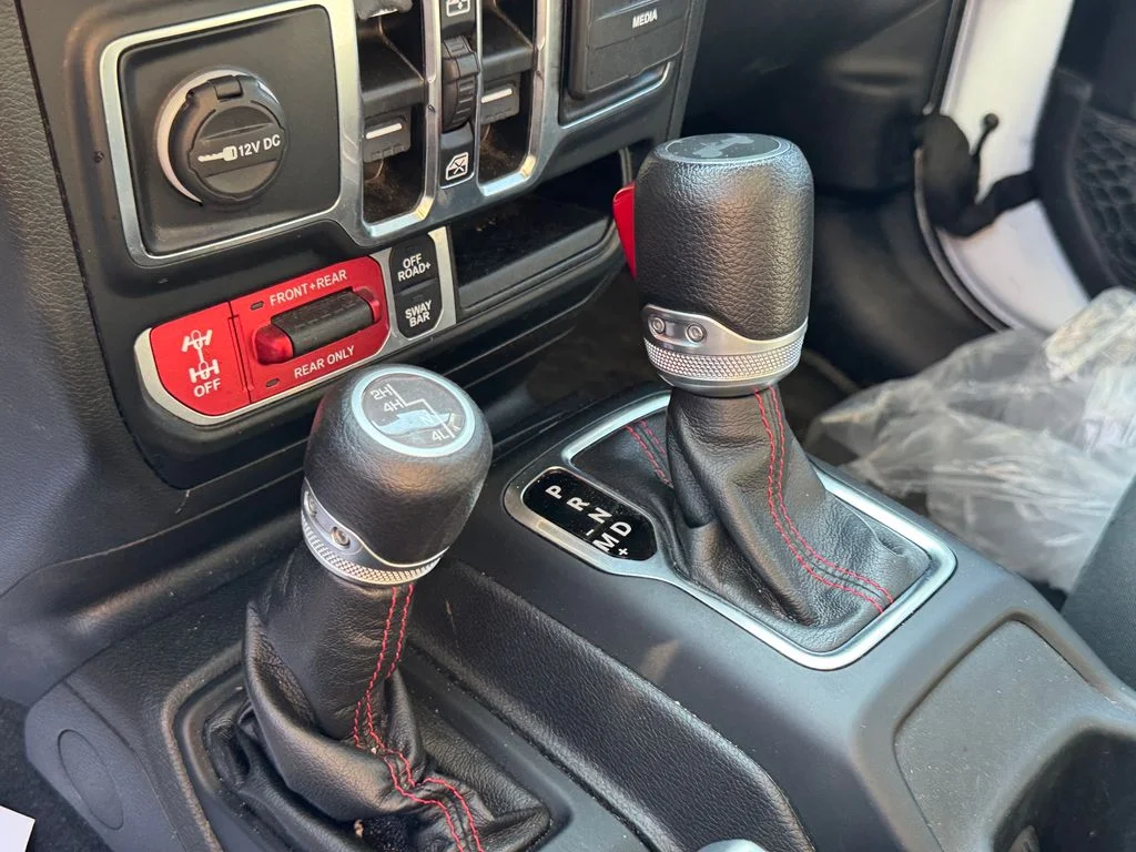 Used 2022 White Jeep Unlimited Rubicon image 11