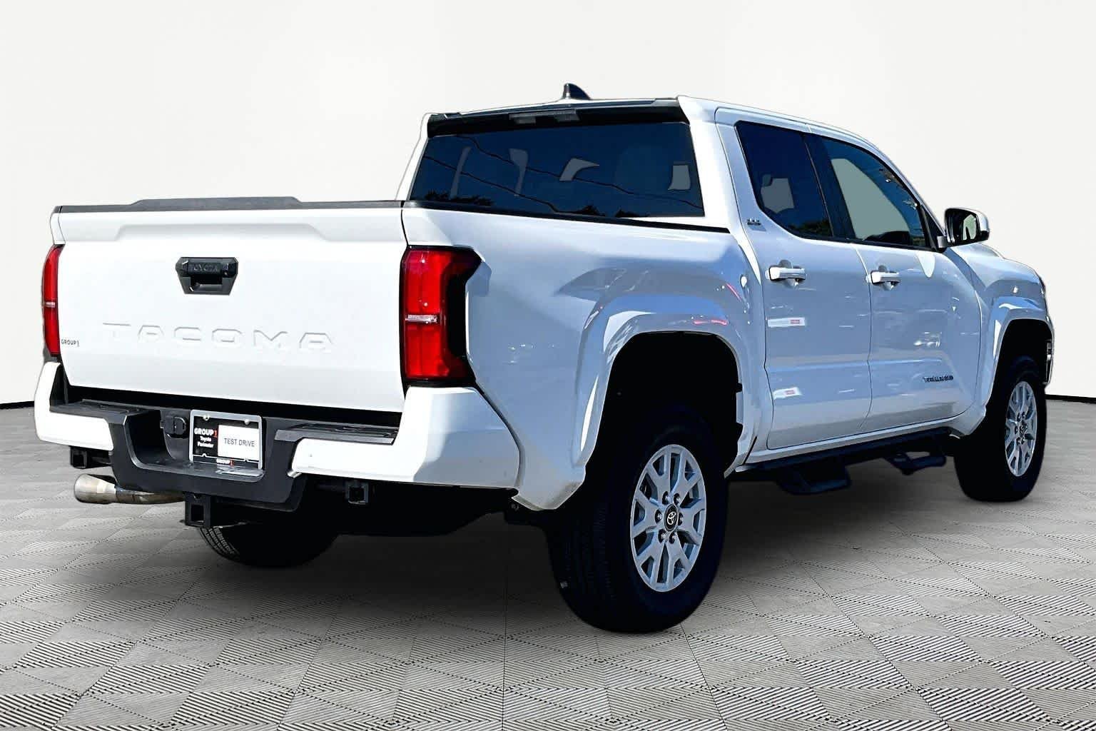 Used 2025 Ice Cap Toyota SR5 image 13