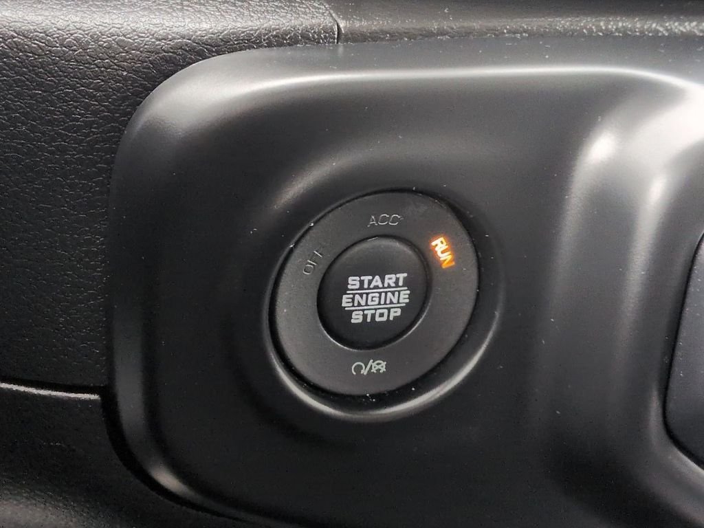 Used 2018 Bright White Clearcoat Jeep Unlimited Sport image 14