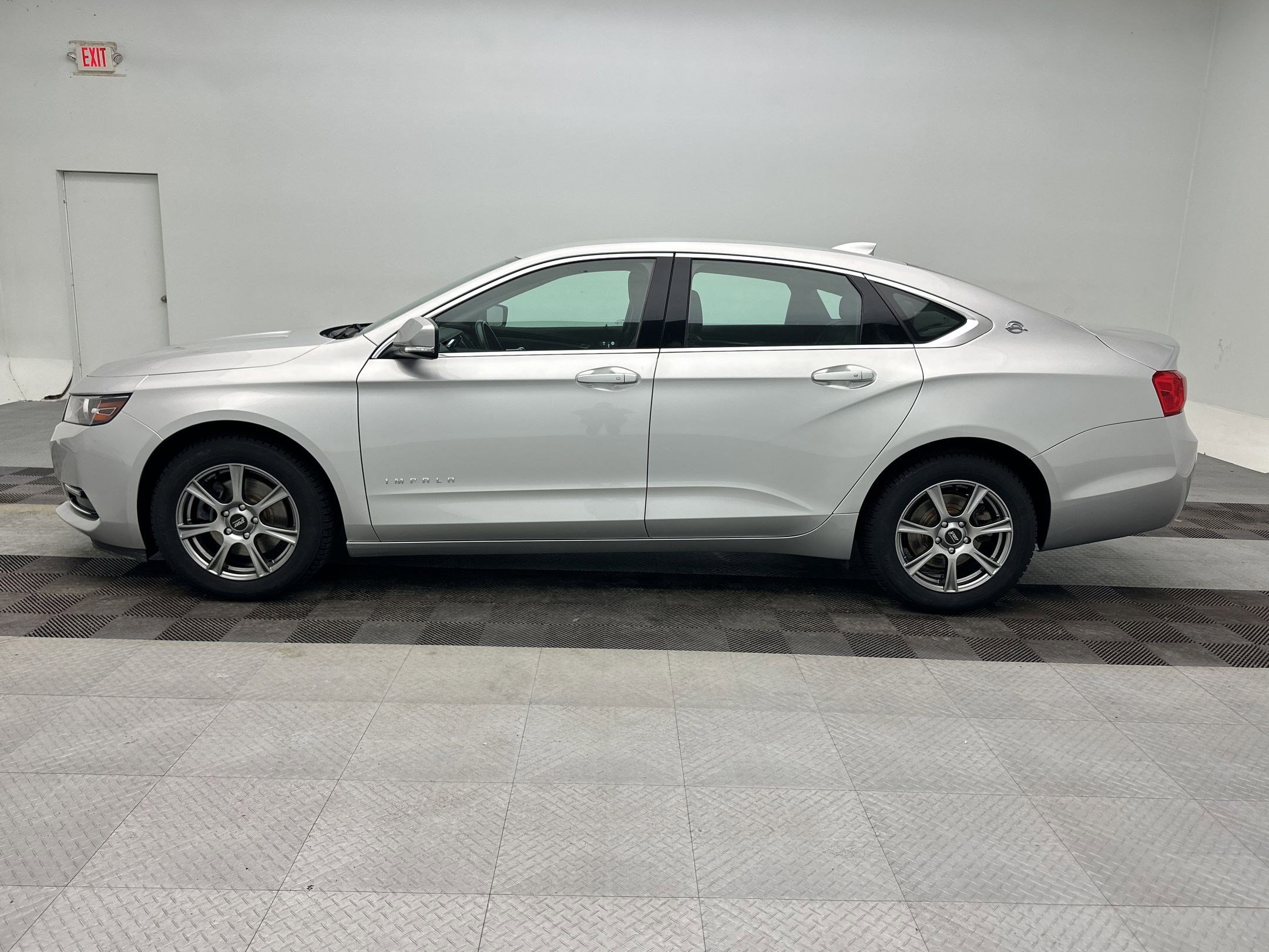Used 2019 Chevrolet Impala 1LT with VIN 1G11Z5S38KU104724 for sale in Chittenango, NY