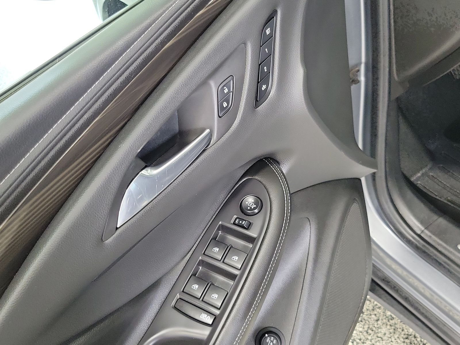 Used 2020 Gray Buick Essence image 7