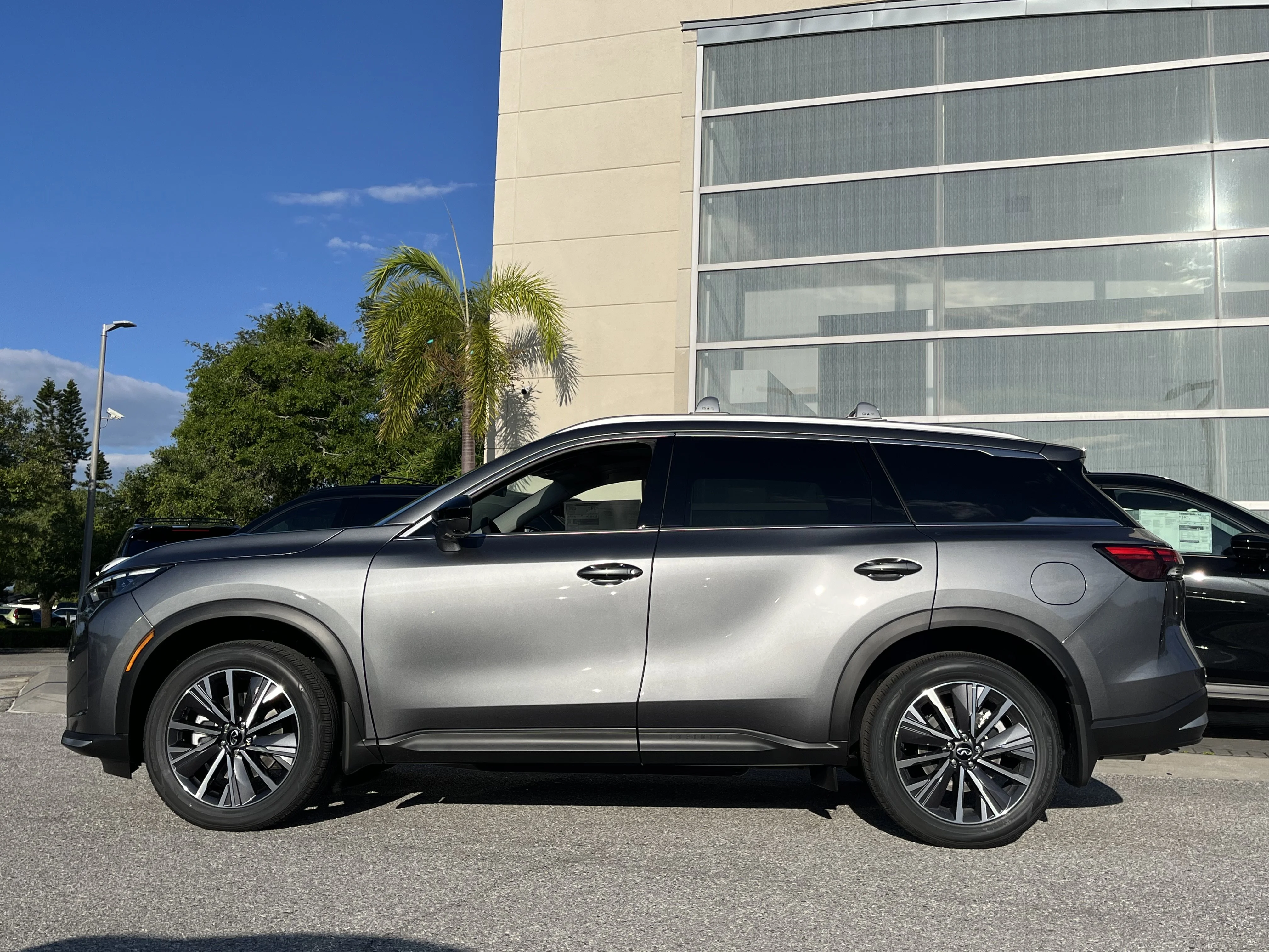 New 2027 Graphite Shadow INFINITI LUXE image 2