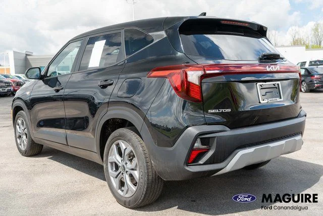 Used 2024 Black Kia LX image 9