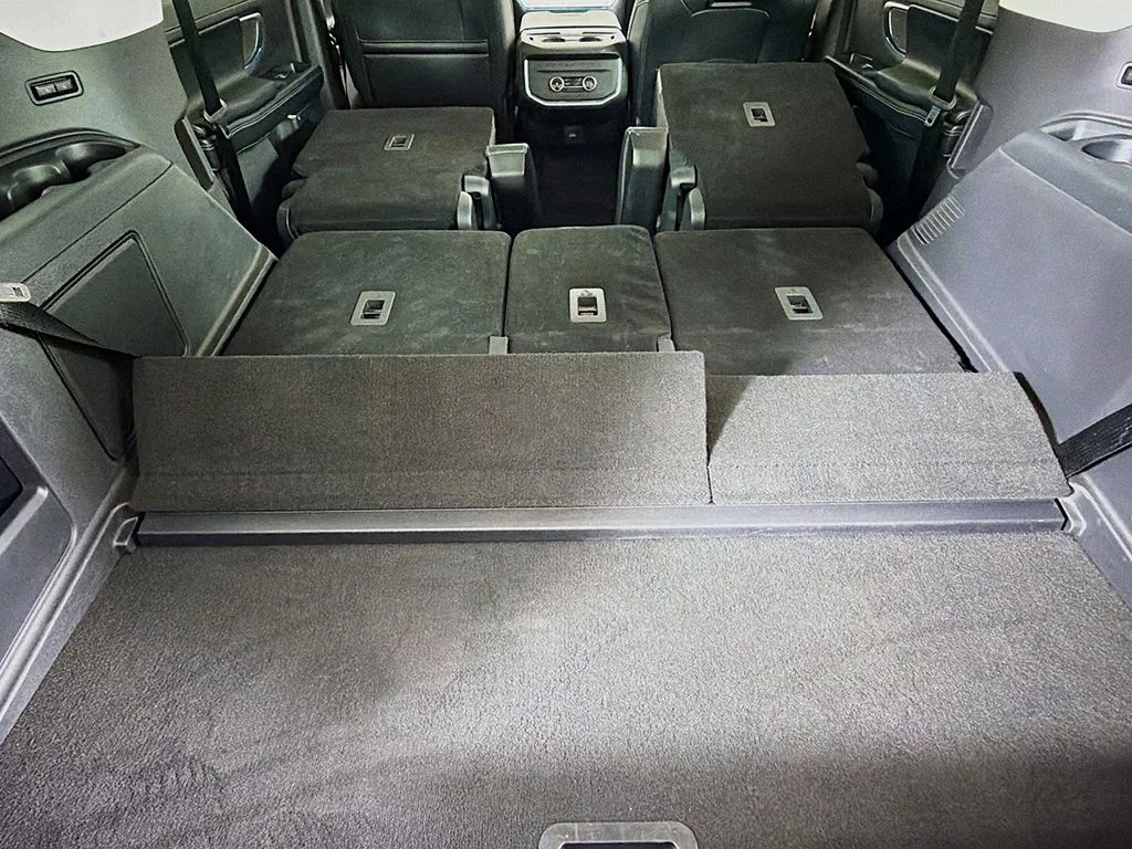 Used 2025 Space Silver Ford Platinum image 22