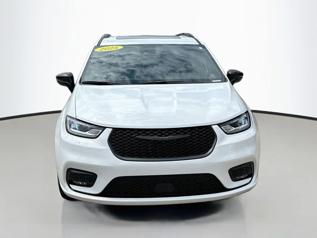 Used 2025 Bright White Clearcoat Chrysler Limited image 2