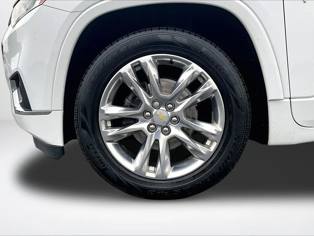 Used 2021 White Chevrolet High Country image 9
