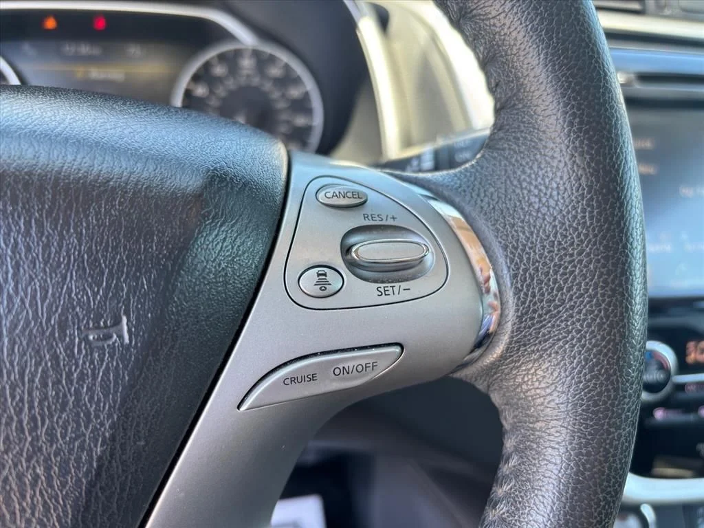 Used 2016 Gray Nissan SL image 17