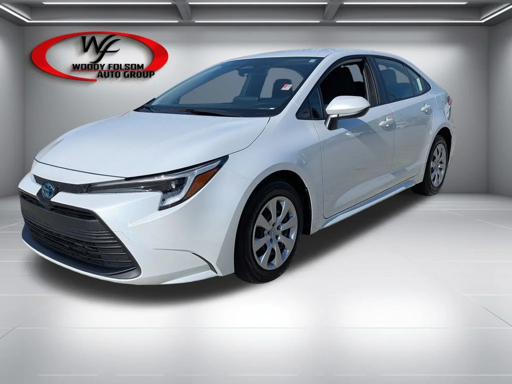 Used 2025 Beige Toyota LE image 9