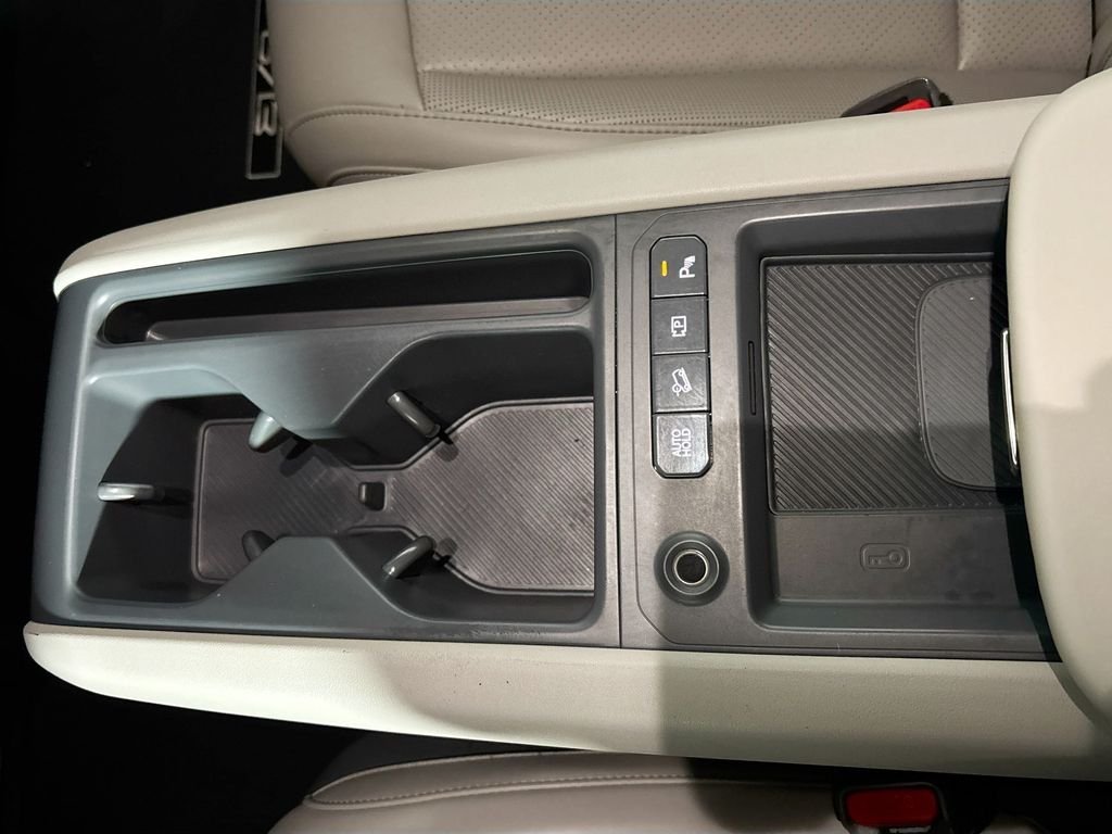 Used 2024 White Kia Wind image 15