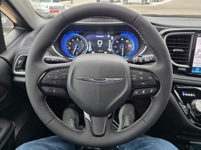 New 2026 Silver Mist Clearcoat Chrysler Select image 25