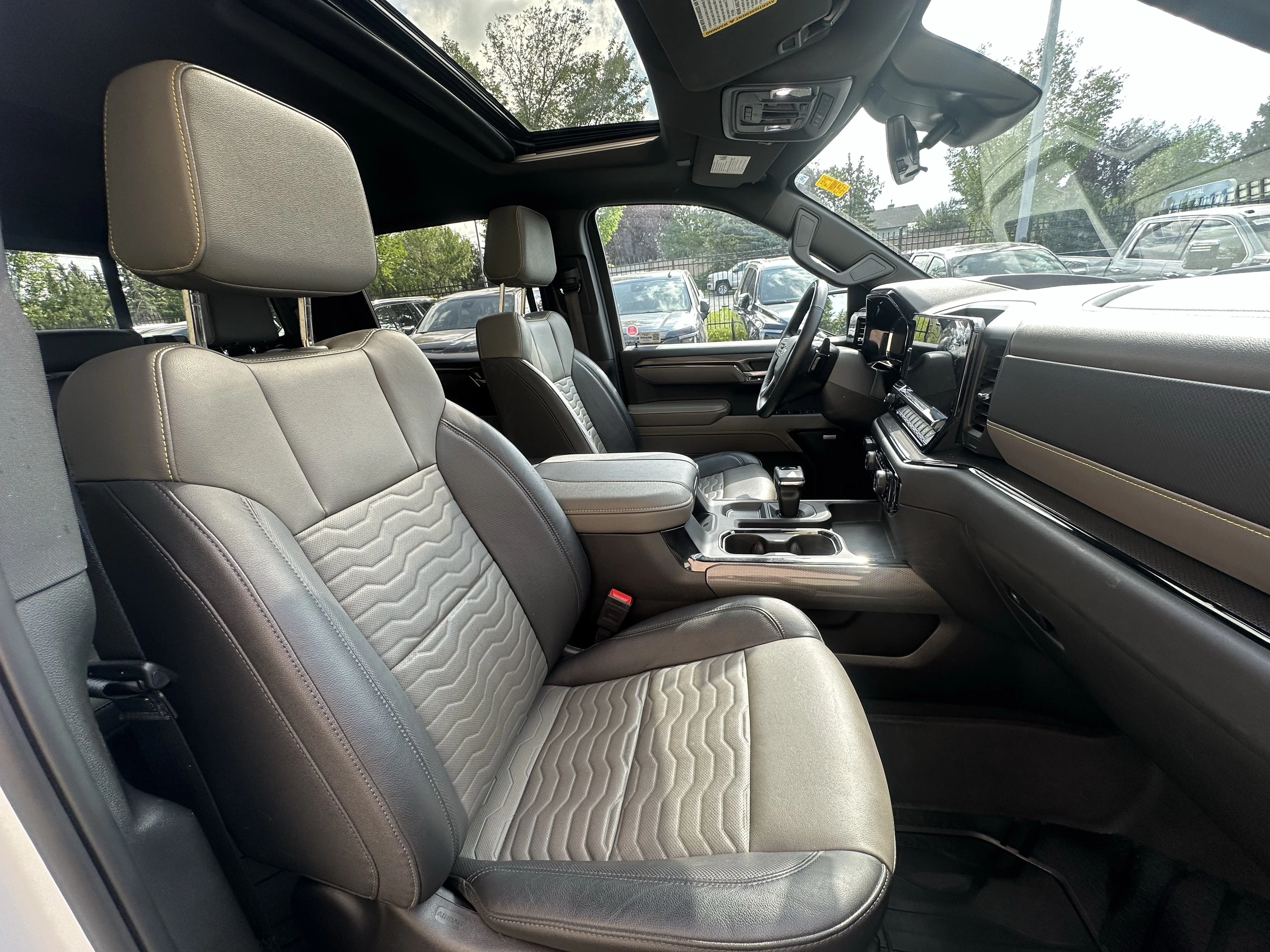 Certified Used 2025  Chevrolet ZR2 image 20