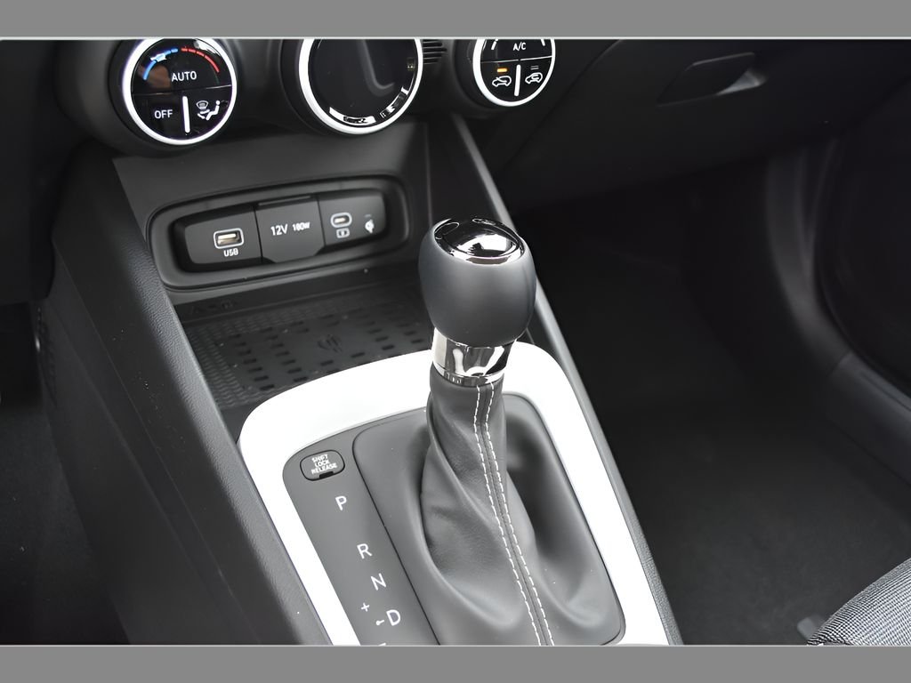 2025 Hyundai Venue Limited - Photo 26