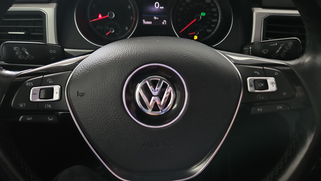 Used 2018 Reflex Silver Metallic Volkswagen 3.6L V6 SE image 16