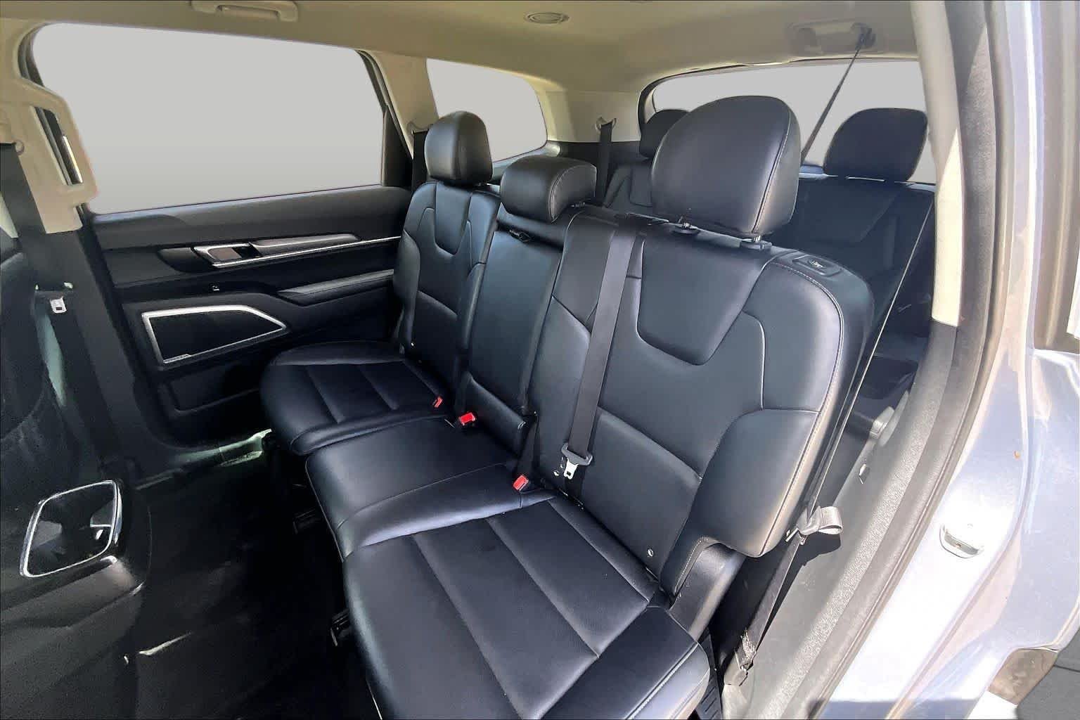 Used 2022 SILVER Kia LX image 18