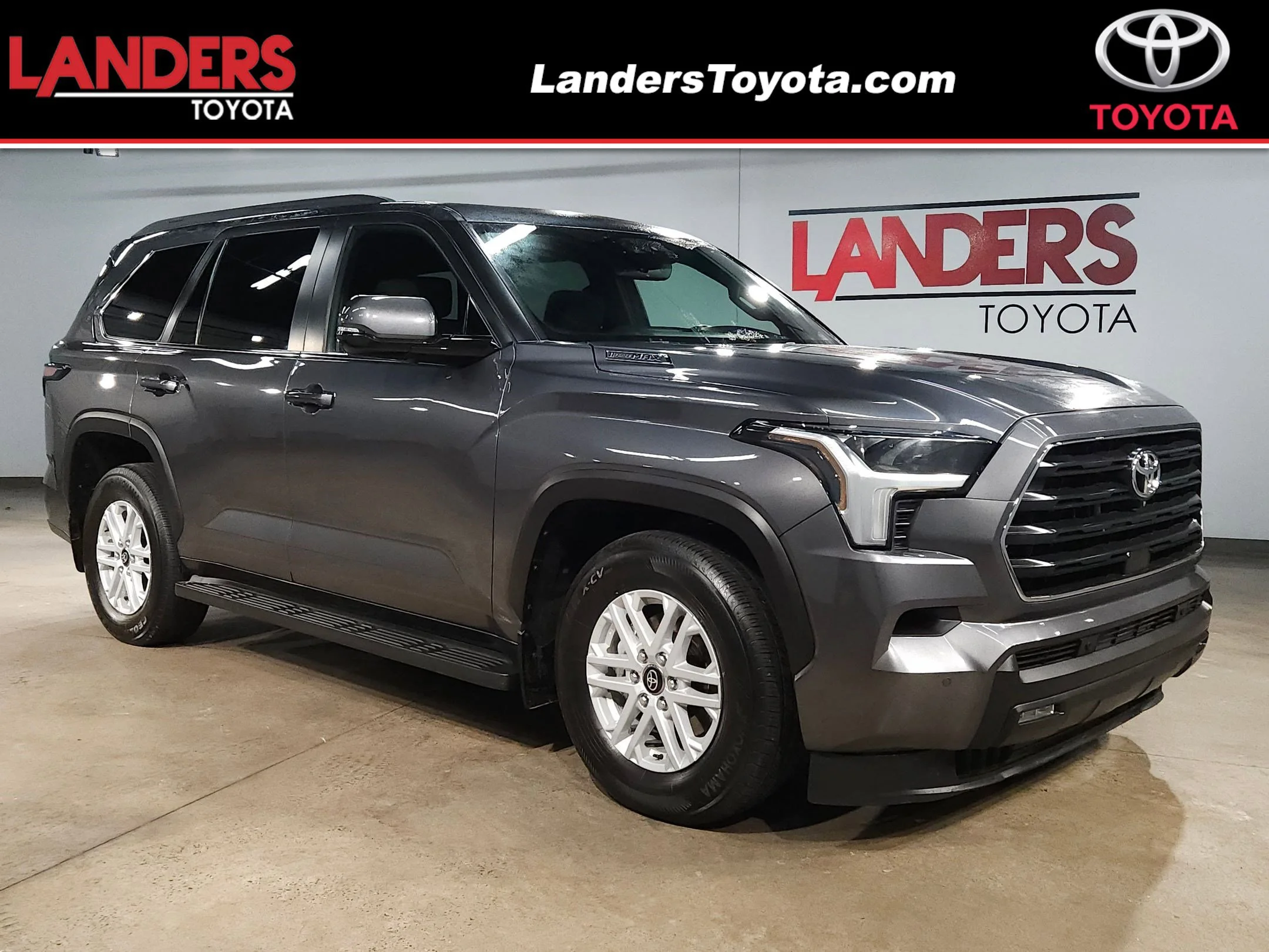 2025 Toyota Sequoia SR5 4WD i-FORCE MAX Hybrid's photo