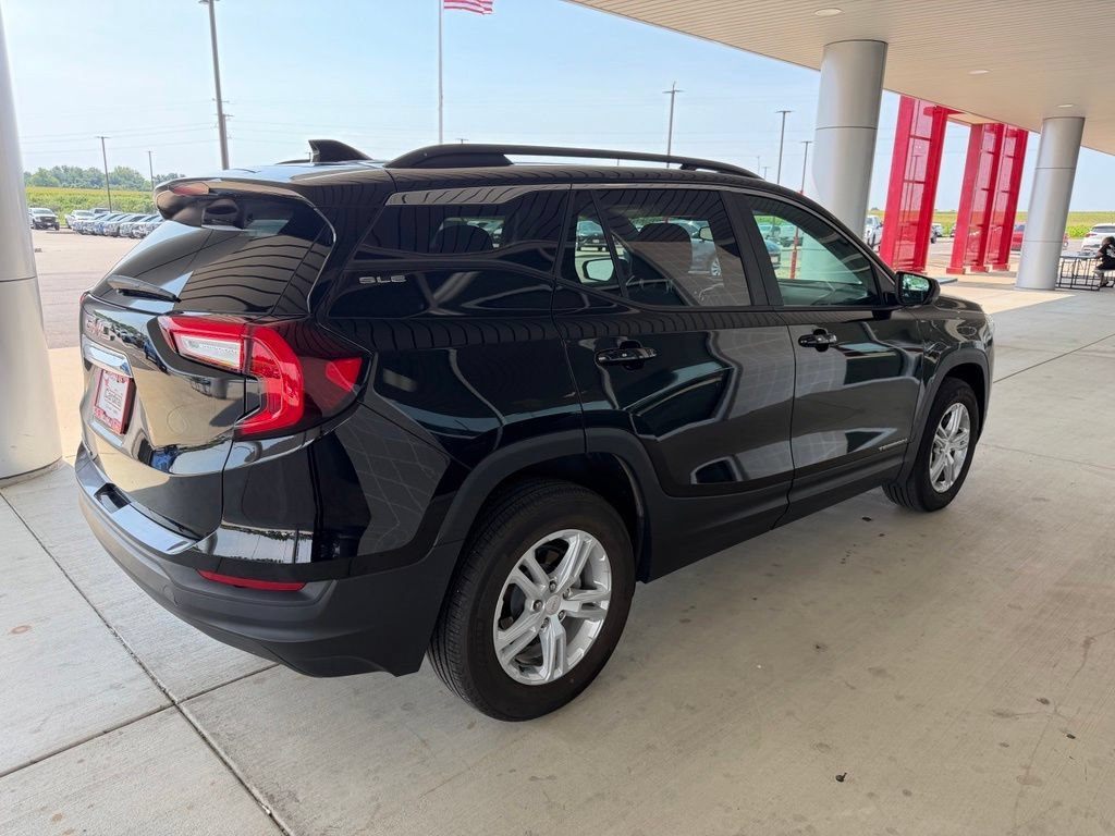 Used 2024 Ebony Twilight Metallic GMC SLE image 4