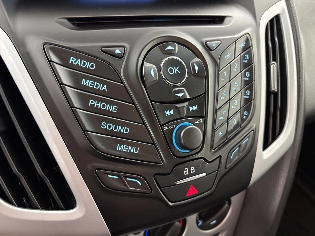 Used 2014 Black Ford SE image 29