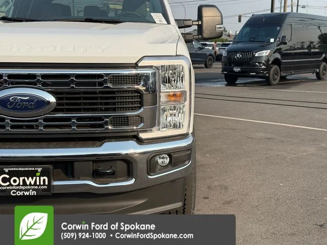 New 2026 Oxford White Ford XLT image 7