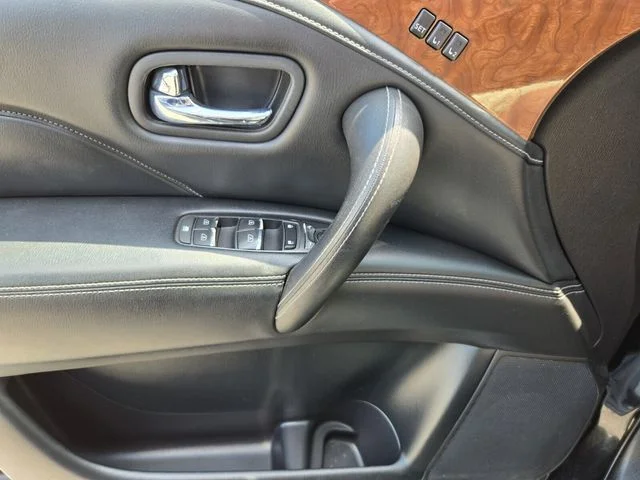 Used 2018 Black INFINITI Base image 32