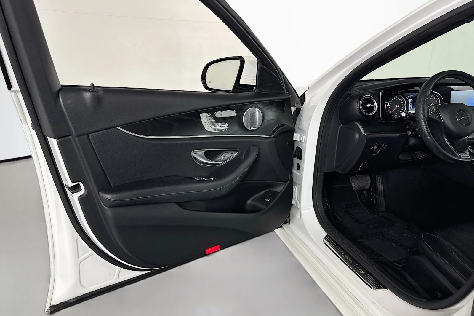 Used 2017 Polar White Mercedes-Benz E 300 Luxury image 21