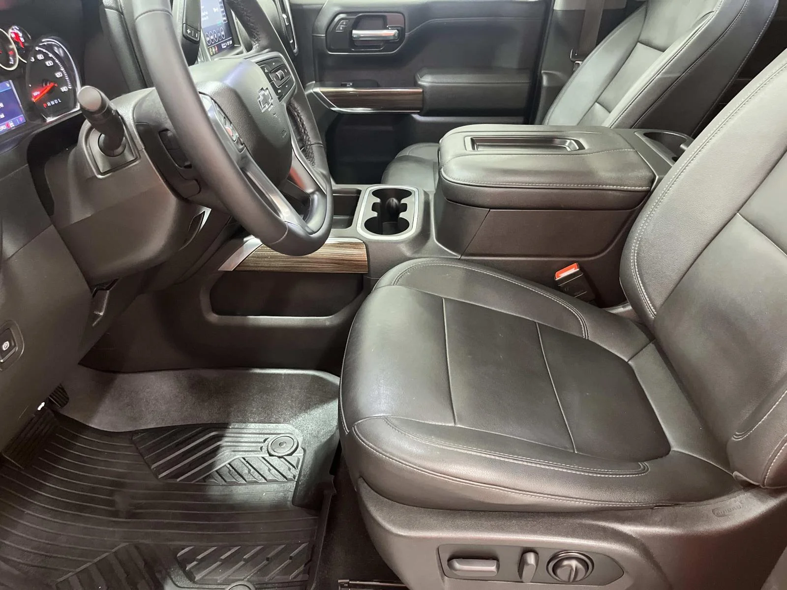 Used 2022 All normally body colored non-sheet metal parts will be black including front fender extensions, cab spoiler on Double & Crew cabs and LT trim door handles. May require extended lead time. Chevrolet LT Trail Boss image 11