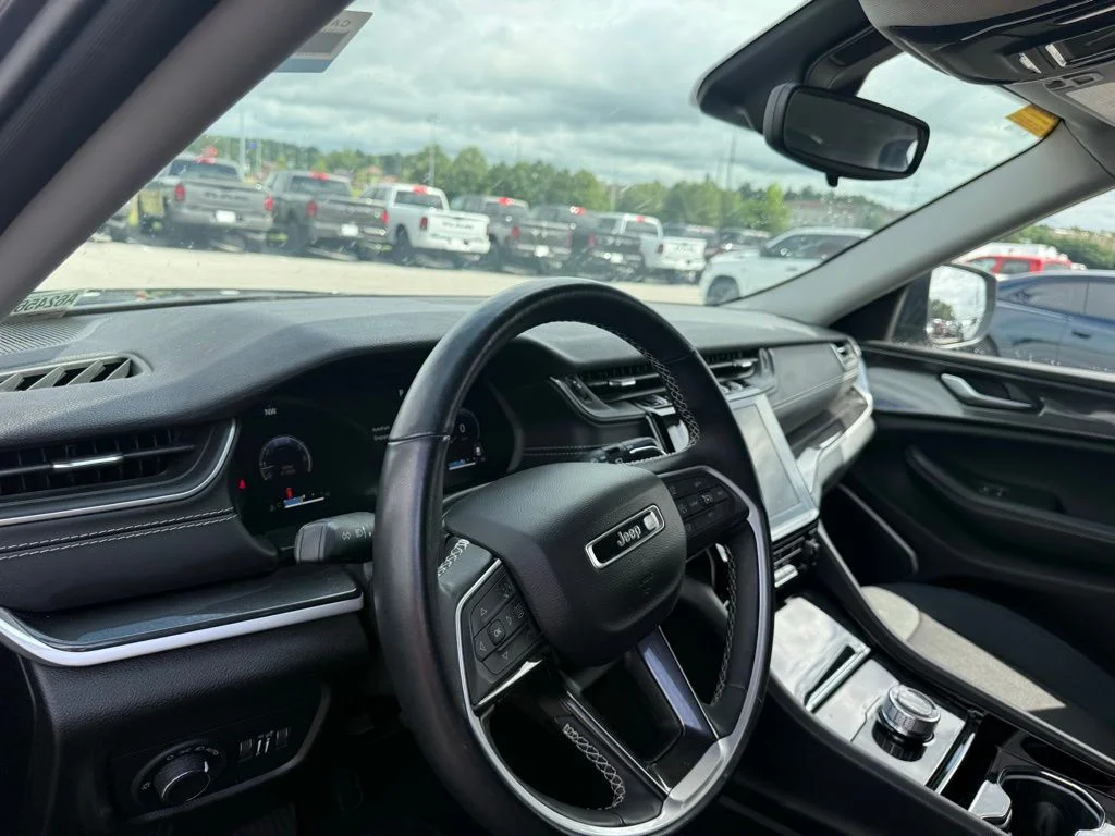 Used 2022 Gray Jeep Laredo image 16