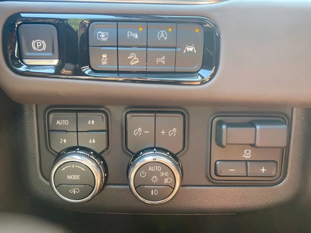 New 2026 Glacier White Tricoat GMC Denali Ultimate image 22