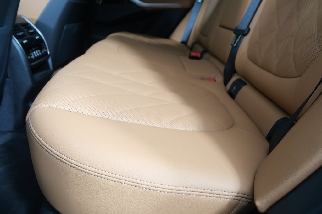 Certified Used 2026 Mineral White Metallic BMW sDrive40i image 17
