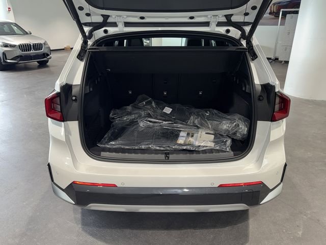 New 2026 Mineral White Metallic BMW xDrive28i image 12