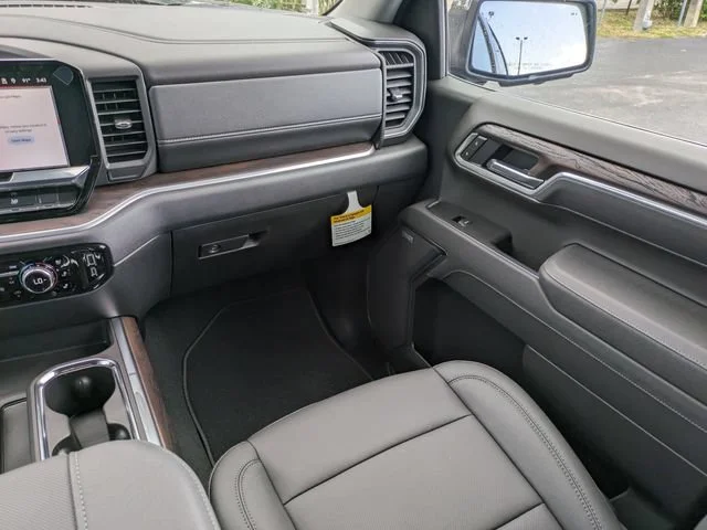 2026 GMC Sierra 1500 SLT - Photo 18