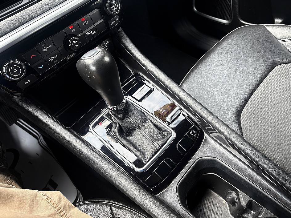 Used 2024 Silver Zynith Metallic Clearcoat Jeep Latitude image 17