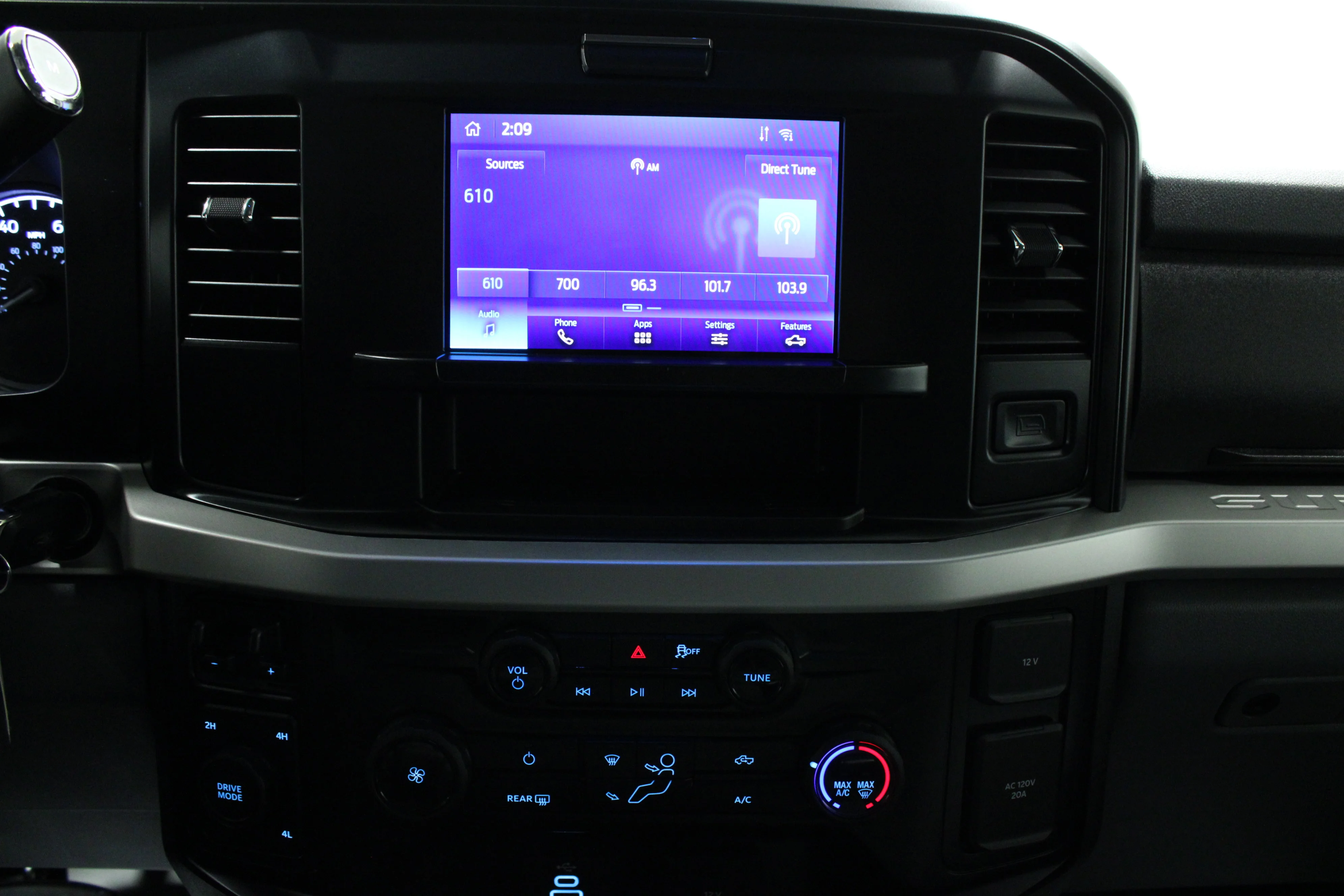 Used 2025 Black Metallic Ford XLT image 22