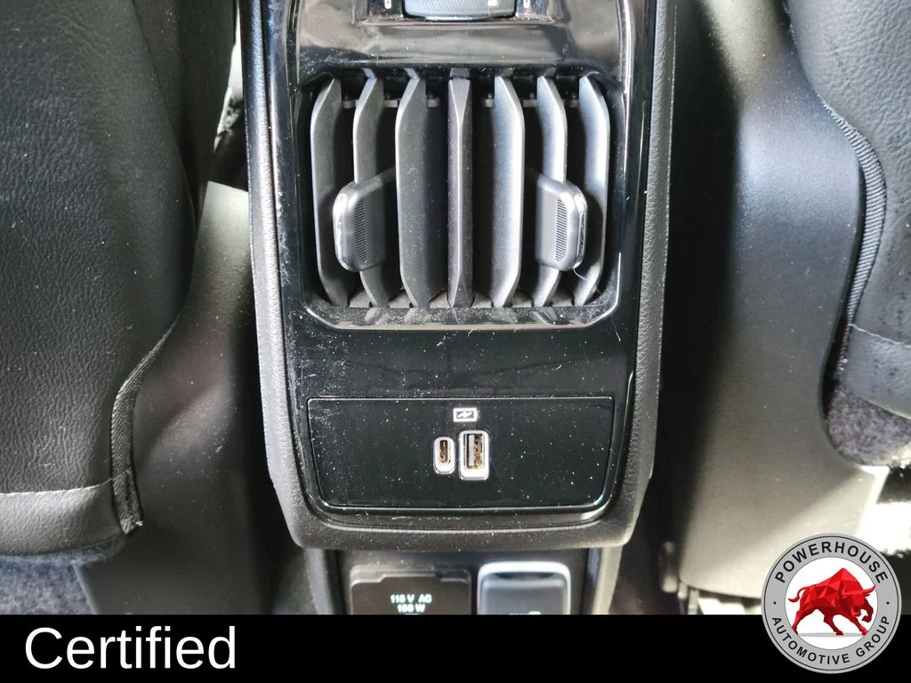 Used 2022 Silver Jeep Latitude image 18