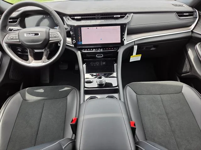 New 2026 Silver Zynith Exterior Paint Jeep Altitude image 9