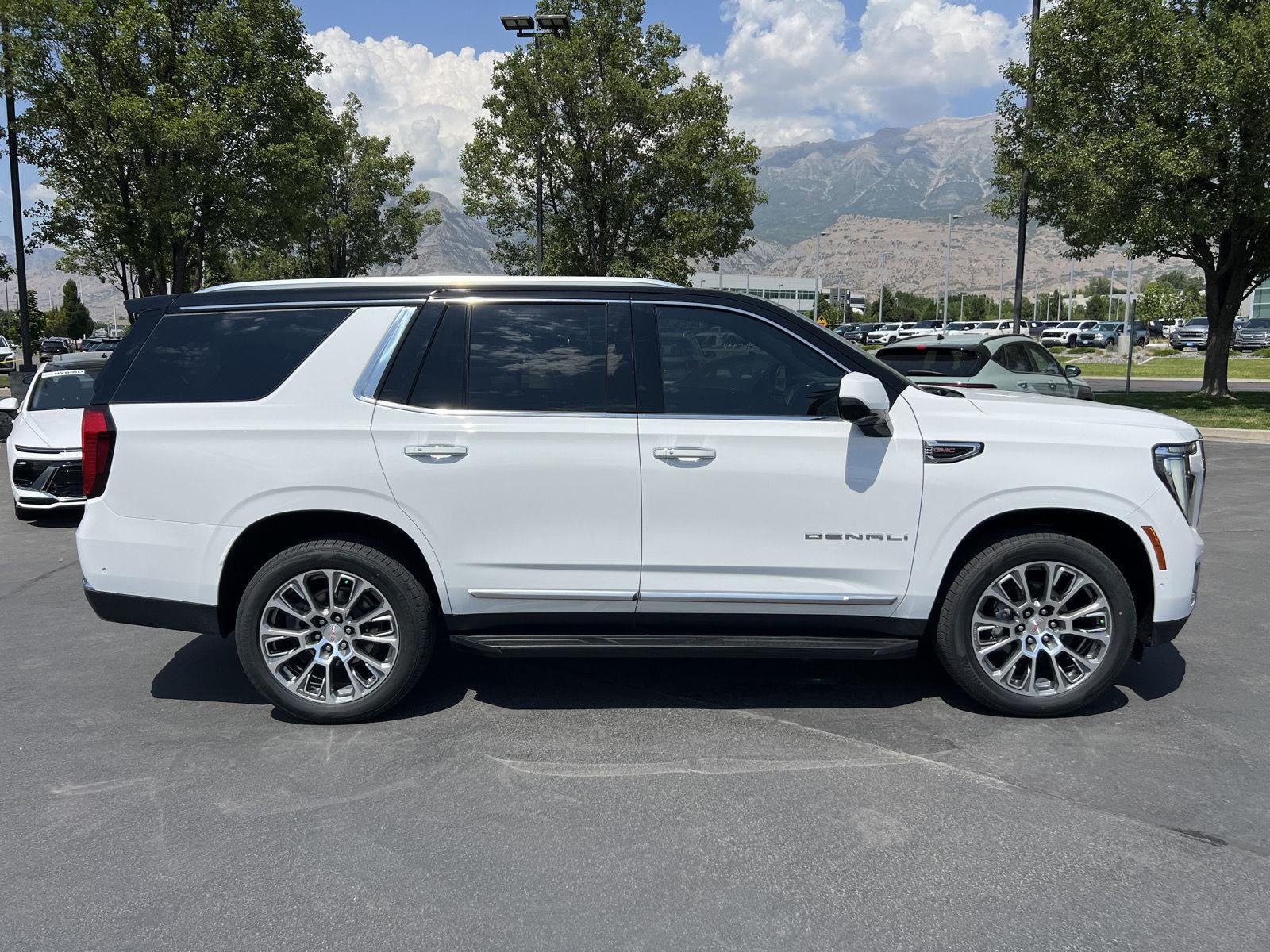 2025 GMC Yukon Denali - Photo 14