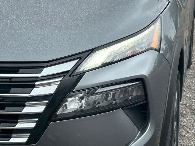 Used 2025 Gray Nissan SV image 10