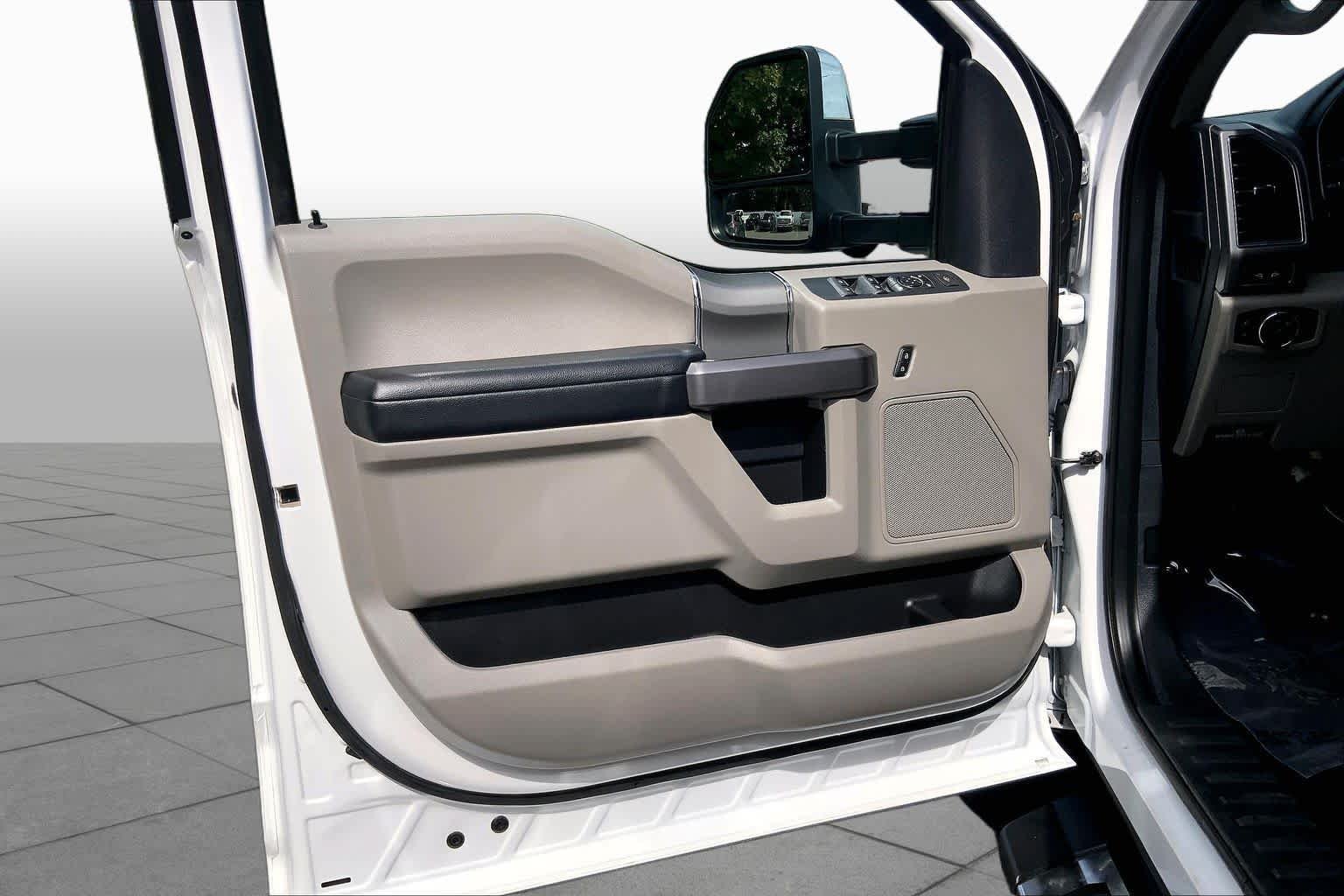 Certified Used 2022 Oxford White Ford XLT image 22