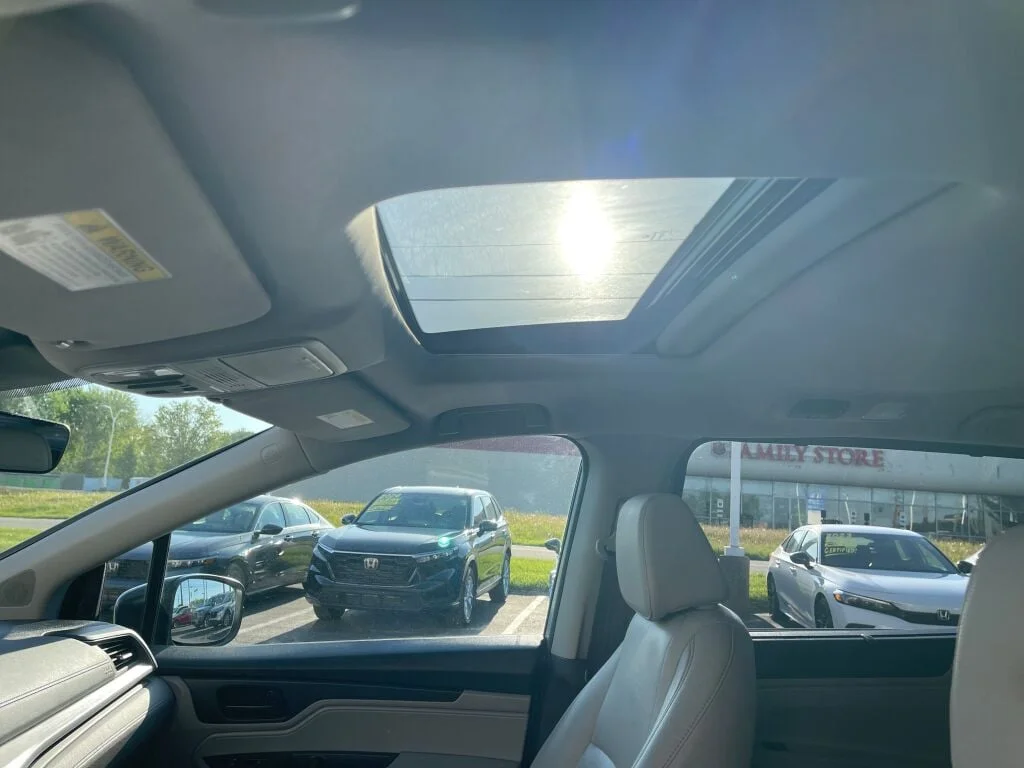 Used 2022 Lunar Silver Metallic Honda EX-L image 9