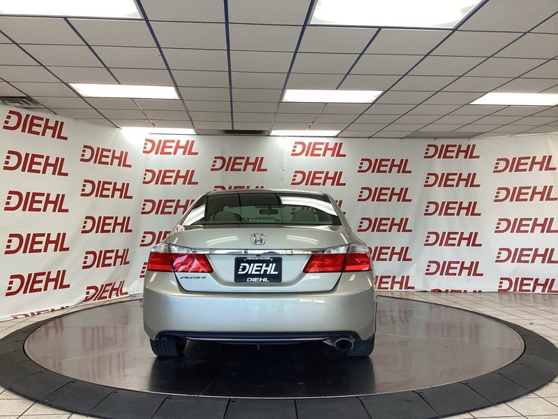 Used 2014  Honda EX image 6