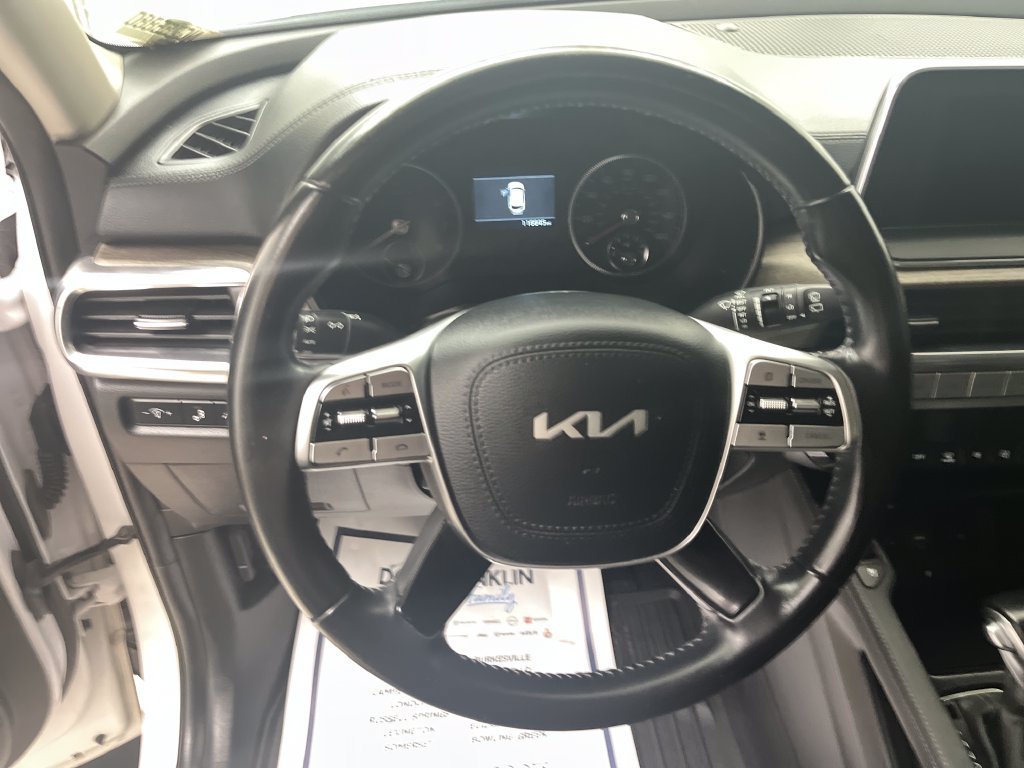 Used 2022 White Kia EX image 17