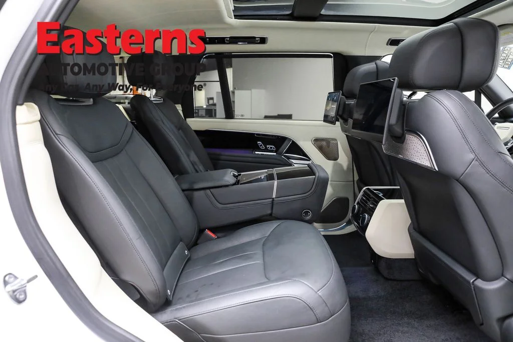 Used 2024 White Land Rover Autobiography image 27