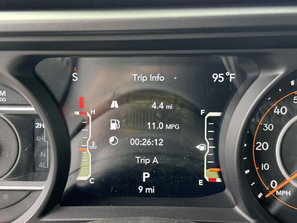 2025 Jeep Wrangler 4-Door Sahara - Photo 26